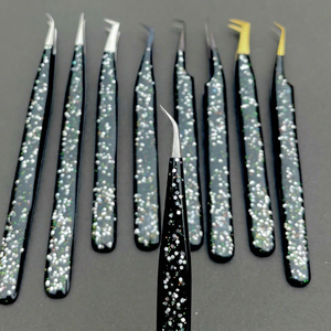 Pince à cils en acier inoxydable à pointe en fibre noire pour extensions de cils, outil professionnel, logo personnalisé, étiquette OEM - Product Image 1