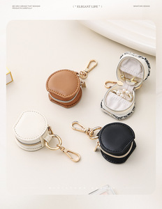 حقيبة تنظيم مجوهرات صغيرة محمولة من جلد البولي يوريثان بتصميم دائري، صندوق هدايا مع سلسلة مفاتيح لعرض المجوهرات (القلائد والخواتم والأقراط) - Product Image 6