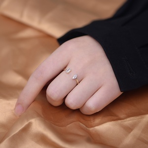 Bán buôn tùy chỉnh đơn giản Sterling 925 bạc cubic zircon Vòng thiết kế độc đáo engagement 14k Vàng Vàng mở Baguette Nhẫn - Product Image 2