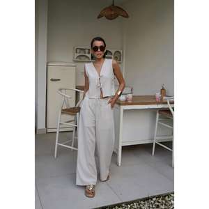 Ensemble de costume en lin beige pour femmes en gros avec un élégant détail de nœud - Product Image 6