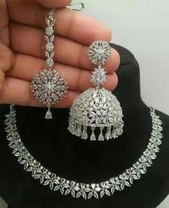 Bijoux de mode indiens en laiton blanc ovale plaqué or rose avec CZ, collier et boucles d'oreilles Jhumka pour femmes, pour mariage et fête - Product Image 2