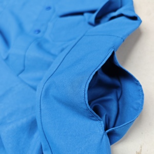 Túnica de Manga Larga para Niño con Cierres a Presión en la Parte Delantera, Portaplumas y Bolsillos Laterales Túnica de estilo árabe. - Product Image 3