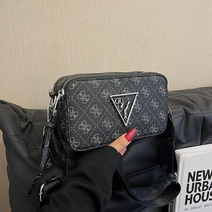 Nuevo Bolso de Hombro Tipo Cámara para Dama <span class=keywords><strong>con</strong></span> Estampado Clásico de Letras <span class=keywords><strong>Guess</strong></span> - Product Image 4