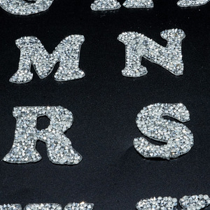 Migliore qualità sparkle crystal stones patch logo nome personalizzato e lettera hot fix strass trasferimenti di calore per abbigliamento - Product Image 3