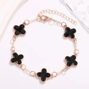 Bracciale Quadrifoglio in Lega Dorata e Nera, Gioiello con Ciondolo per Donna e Uomo, Accessorio di Moda, Lunghezza Standard - Product Image 3