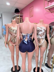 Set <span class=keywords><strong>di</strong></span> <span class=keywords><strong>abbigliamento</strong></span> estivo in due pezzi da donna Top sciarpa <span class=keywords><strong>di</strong></span> <span class=keywords><strong>lusso</strong></span> e pantaloncini lucidi abiti in tessuto senza maniche senza schienale 2 pezzi Shorts Set - Product Image 1