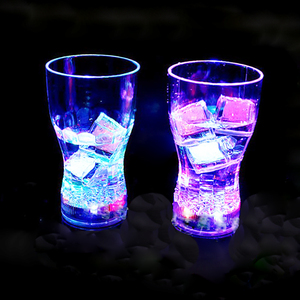 Vaso Luminoso LED Activado por Líquido con Pilas y Luces Intermitentes para el Día de San Valentín, Halloween, Acción de Gracias y Pascua - Product Image 1