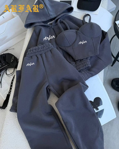 <span class=keywords><strong>Abbigliamento</strong></span> Femminile di Lusso Personalizzato di Marca 2026 Nuovi Arrivi Set 3 Pezzi Tuta da <span class=keywords><strong>Donna</strong></span> con Felpa con Cappuccio e Pantaloni Tuta Sportiva - Product Image 2