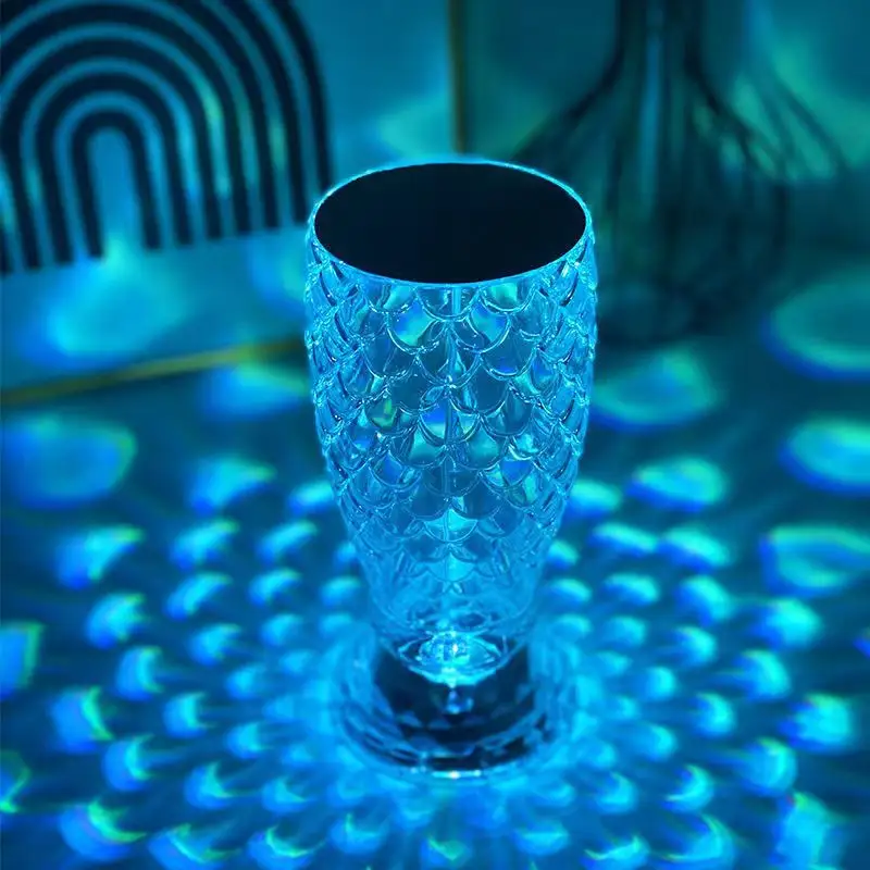 Usb Oplaadbare Moderne Luxe 3d Glas Bureauverlichting Vis Weegschaal Rose Diamanten Rgb Led Acryl Kristallen Tafellampen
