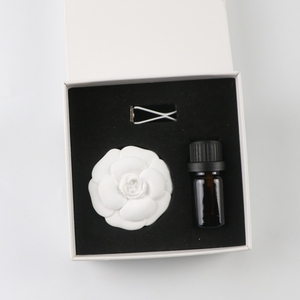 น้ำหอมกลิ่นเซรามิกลายดอกคาเมลเลียที่ปรับอากาศในรถยนต์น้ำหอมปรับอากาศกลิ่นพอร์ซเลนสำหรับบ้านกลิ่นหอมของน้ำมันหอมระเหย - Product Image 1