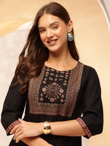 Top de mujer estampado con motivos étnicos - Product Image 2