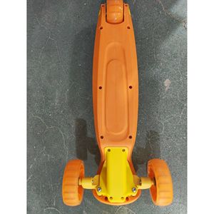 สกู๊ตเตอร์เด็ก สำหรับเด็กอายุ 1-12 ปี ปรับความสูงได้ พับเก็บได้ สามล้อ สีเหลือง สีฟ้า - Product Image 4