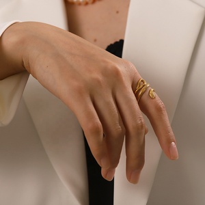 Anillos de apertura de diseño de <span class=keywords><strong>serpiente</strong></span> con textura de acero inoxidable chapado en oro de 18 quilates de capa clásica - Product Image 3