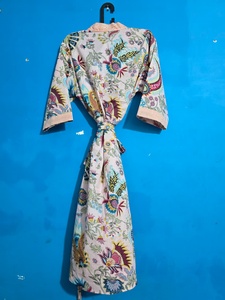 Bata Kimono de Algodón con Cuello en V y Estampado Floral para Mujer, Ropa de Dormir Cómoda y Transpirable, Hecha a Mano en India, para Damas de Honor - Product Image 2