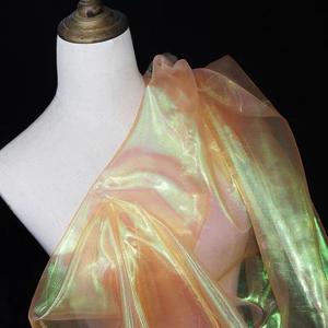 Magnifique organza irisé, un tissu très transparent disponible en sept couleurs, utilisé pour les bijoux, les robes de princesse et les costumes de spectacle. - Product Image 6