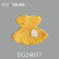 EG24037 6X5CM Mini robe colorée au crochet pour baby shower avec fleur pour mode Mini robe vêtements pour baptême