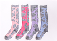 Chaussettes de ski colorées pour adultes, chaussettes de sport de plein air, chaussettes de randonnée chaudes d'épaisseur standard, chaussettes de compression en laine mérinos pour femmes, hauteur genou