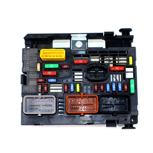 Boîte à fusibles 9807028580 9661281580 BSM-R02 pour <span class=keywords><strong>Peugeot</strong></span> <span class=keywords><strong>3008</strong></span> 407 5008 Citroën C4 C6 - Product Image 1