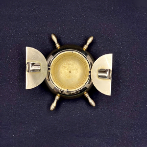 Cendrier élégant en laiton en forme de roue de bateau avec couvercle articulé, accessoire de fumage nautique et maritime pour salon de cigares, bar, bureau - Product Image 4