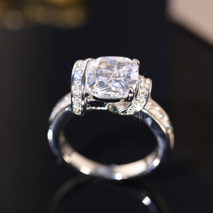 Anello in Cristallo Cubico Quadrato per Donne, Stile Principessa, Asimmetrico, Elegante Accessorio di Moda - Product Image 5