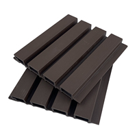 Panneaux muraux extérieurs insonorisés, résistants aux UV et imperméables en WPC de 219x26 mm pour le revêtement des hôtels et des entrepôts avec un design moderne