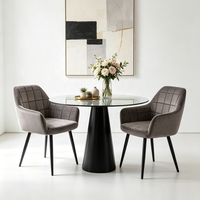 Fauteuil moderne en velours capitonné avec pieds en métal noir pour la maison, l'appartement et l'hôtel