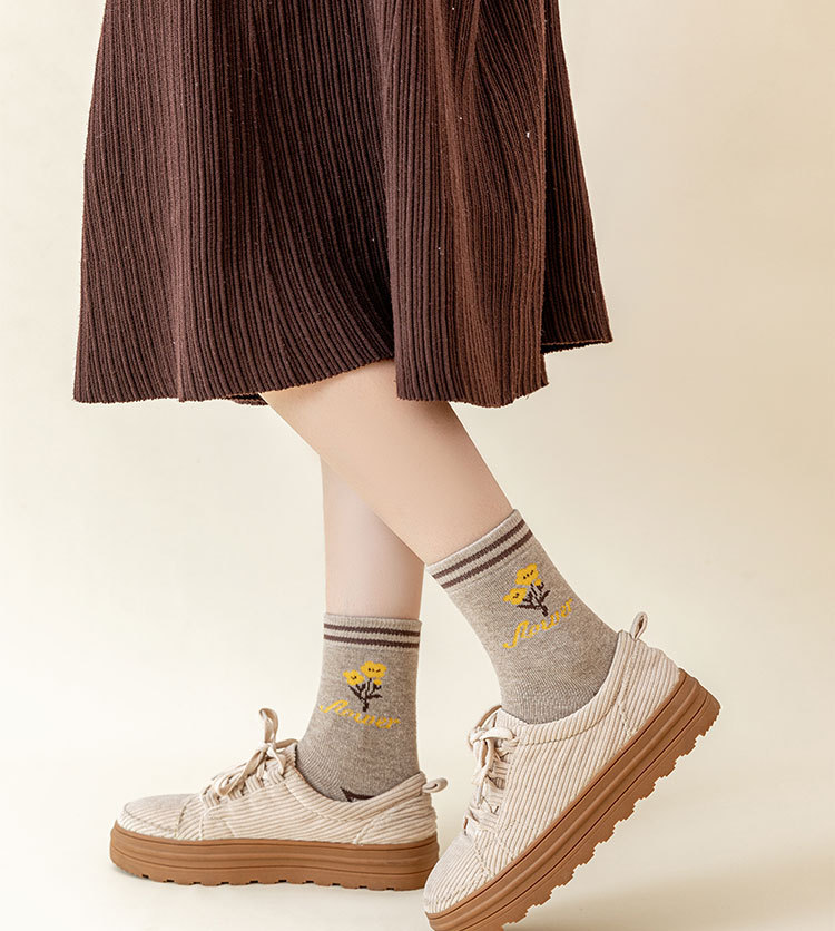 In-stock Wholesale Custom Design Cotton Socks Japanese Korean Preppy Style Floral Plaid Socks Winter Socks