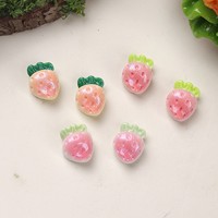 Mini-breloques en résine motif fraise de dessin animé pour accessoires DIY : pinces à cheveux, coques de téléphone, boucles de chaussures