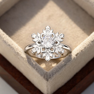 Bague en zircon flocon de neige pour femme, bijou de doigt tendance pour l'hiver - Product Image 1