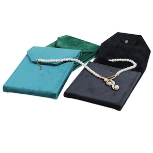 Sac de rangement pour bijoux en velours perlé pour femmes avec logo personnalisé, boîte d'emballage créative de couleur personnalisée par EleQueen - Product Image 1