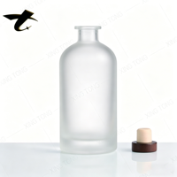 Bouteille de vin en cristal personnalisée de 700 ml avec bouchon en liège, surface givrée, option de gravure pour les spiritueux et les liqueurs - Livraison rapide