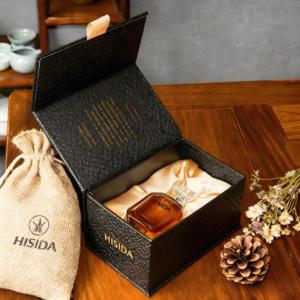 ขวดน้ำหอมแก้วทรงหกเหลี่ยมขนาด30มล. 50มล. 100มล. มีฝาไม้เปิดไหล่ทรงแบนมีเอกลักษณ์เฉพาะของ minimalistic - Product Image 4