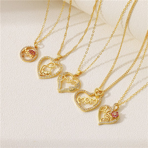 Collier en cuivre Série Fête des Mères 1, Chaîne de clavicule « Kiss Mom » en or 18 carats et zircon, Vente en gros transfrontalière - Product Image 3