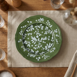 Assiette de présentation de luxe en métal vert sauge, bord festonné, motif floral en relief, pour mariage, banquet, vaisselle, vente en gros, décoration - Product Image 1
