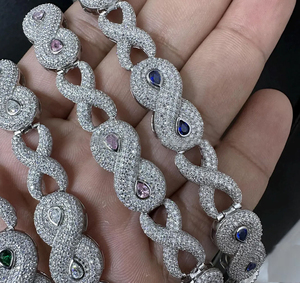 Pulsera de Eslabones Cubanos de Plata de Ley 925 Hecha a Mano con Incrustaciones de Piedras de Moissanita Creadas en Laboratorio que Ofrecen un Brillo Deslumbrante - Product Image 5