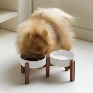 Shamitao Bol en céramique écologique pour animaux de compagnie Distributeur de nourriture et d'eau à motif de flocon de neige durable avec support en bois pour chiens et chats - Product Image 6