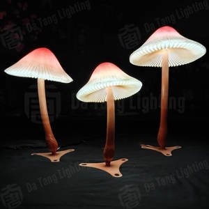 Lampe en résine en forme de champignon féerique, motif lumineux LED pour la décoration de jardins, de places publiques et d'espaces extérieurs - Product Image 5