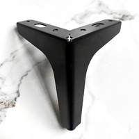 Pieds de meuble de luxe légers à trois pieds pour table de chevet, patins de pieds triangulaires pour meuble TV, table basse et table.