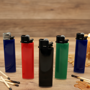 โรงงานเส้าตง <span class=keywords><strong>ไฟ</strong></span><span class=keywords><strong>แช็</strong></span><span class=keywords><strong>ค</strong></span>แก๊สบิวเทนแบบเติมได้ ดีไซน์ทันสมัย รูปทรงลูกเต๋าขนาดใหญ่ สำหรับจุดบุหรี่ - Product Image 1