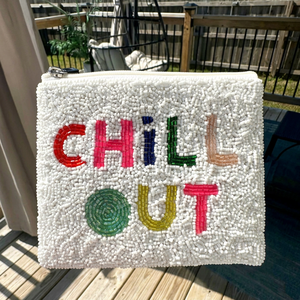 Bolso Rectangular de Algodón Bordado a Mano con Cuentas, Diseño Floral con Texto 'Chill Out', Cierre de Cremallera Blanco - Product Image 1
