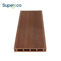 Planches de terrasse en WPC co-extrudées imperméables pour terrasses en bois et terrasses extérieures.