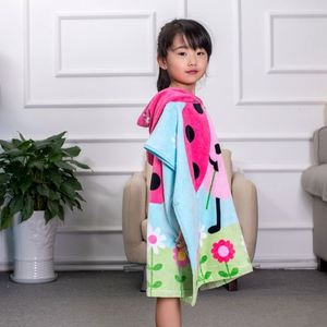 Poncho à capuche imprimé sport pour filles, serviette à séchage rapide pour le bain et la plage, tissé moderne toutes saisons pour enfants - Product Image 3