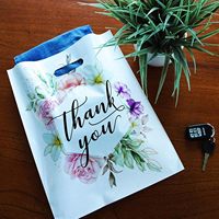 Vente en gros d'emballage de t-shirt avec impression de logo de taille personnalisée emballage de sac à main pour shopping sacs en plastique pour petites entreprises