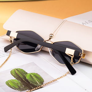 Gafas <span class=keywords><strong>de</strong></span> sol KAJILA <span class=keywords><strong>de</strong></span> moda, con diseño elegante, logotipo personalizado, montura metálica en forma <span class=keywords><strong>de</strong></span> diamante con cadena, protección UV400, para mujer. - Product Image 4