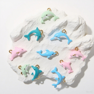 จี้โลมาเคลือบเงา |   จี้เคลือบทอง 18K PVD บนสแตนเลสสตีลลายสัตว์ทะเลเคลือบสีพาสเทลสำหรับทำเครื่องประดับ DIY - Product Image 1