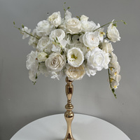 Fleurs et plantes décoratives Oem Centres de table pour événement de mariage Boule de fleurs en soie artificielle Décorations de mariage Fournitures
