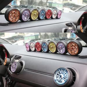 Ambientador de <span class=keywords><strong>Coche</strong></span> con Aroma Sólido Automotriz, Diseño Único en Forma de Neumático, Rotación, Perfume de Aceite Suelto al por Mayor, Clip de Ventilación - Product Image 5