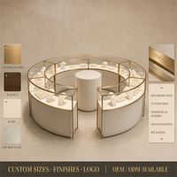 Vitrine de présentation de bijoux modulaire ronde personnalisée avec bordure dorée et vitrine incurvée en verre pour bijouterie