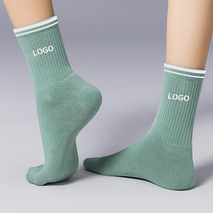 Biểu Tượng Tùy Chỉnh Rắn Màu Đen Trắng Bông Vớ Thêu Thư Người Đàn Ông Phụ Nữ Unisex Vớ Thể Thao - Product Image 1