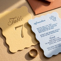 Suite d'invitations de mariage personnalisées, style plage, avec bord ondulé moderne, impression typographique, dorure à chaud, thème amour, et cartes RSVP pour station balnéaire